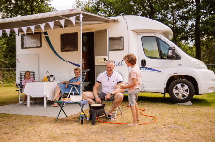 Manege bij Camping Samoza in het bos op de Veluwe VMP090